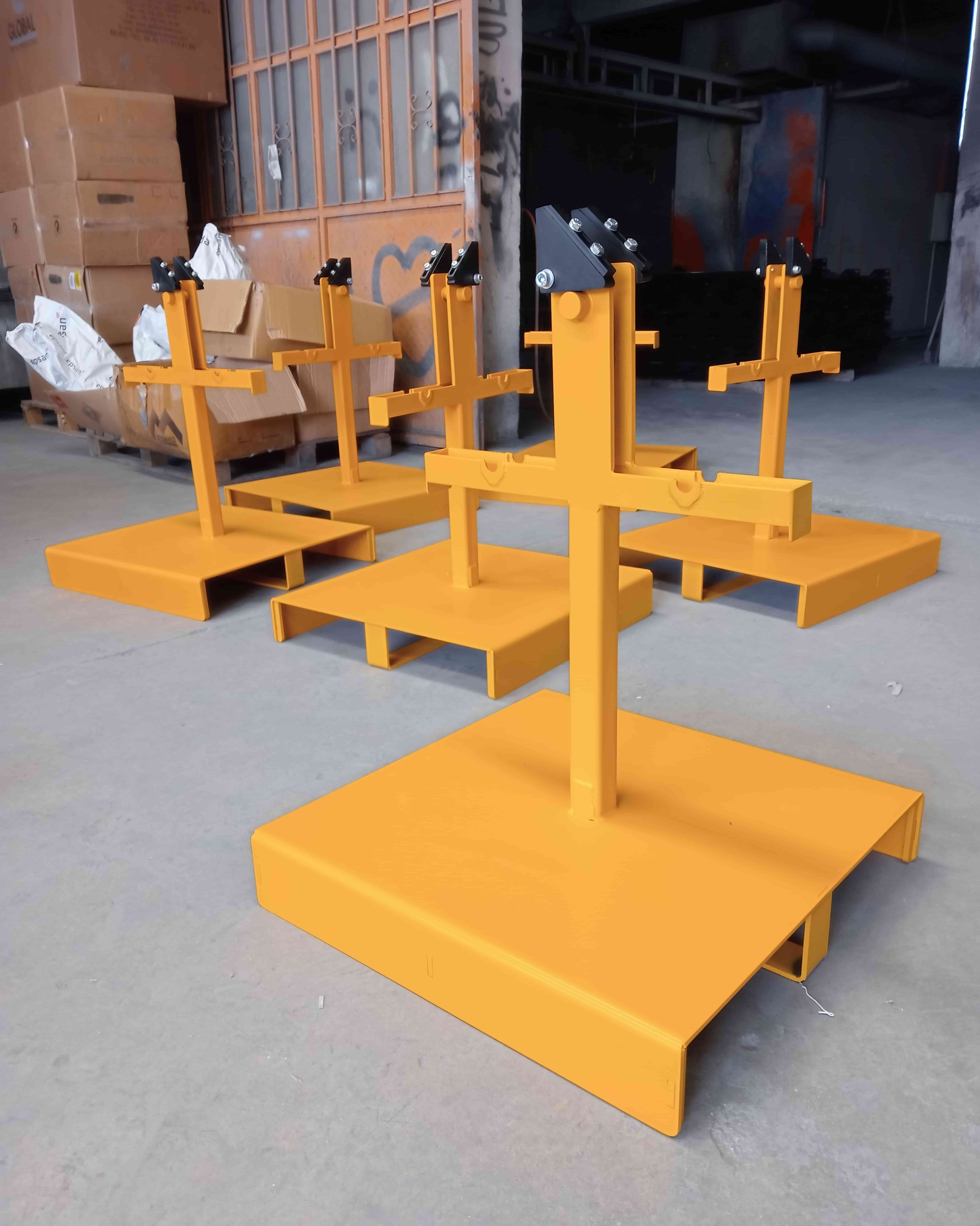Model Hanger Apparatus